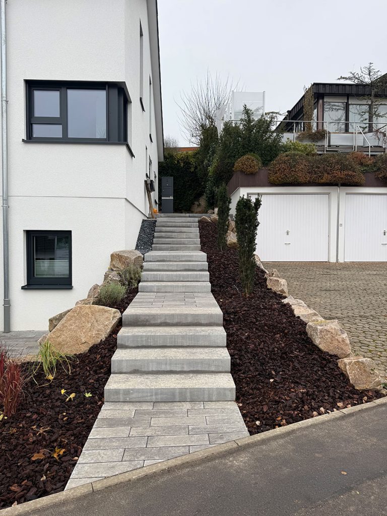 Treppenaufgang zum Hauseingang