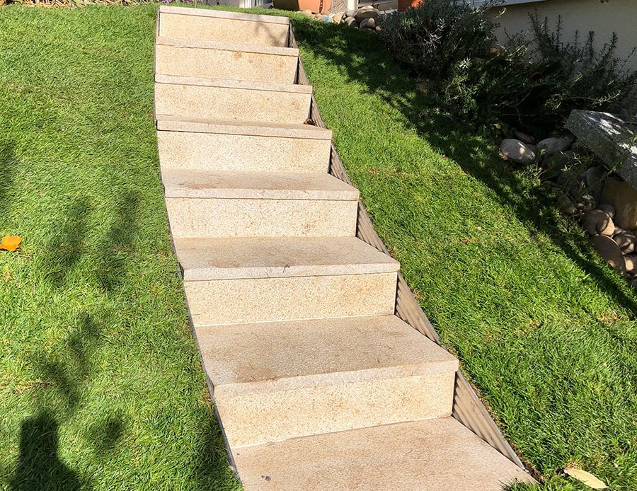 Einbettung Treppe in den Rasen